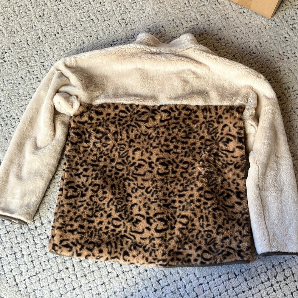 Boutique Soft Luxurious Sweater / Light Jacket - Picture 6 of 10